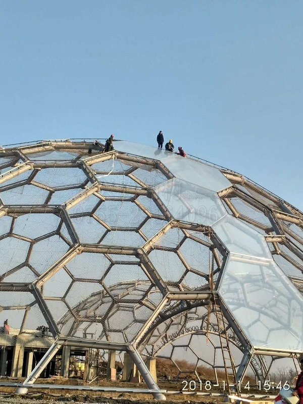 烨兴连云港蔷薇湖ETFE膜结构生态园开始正式装膜